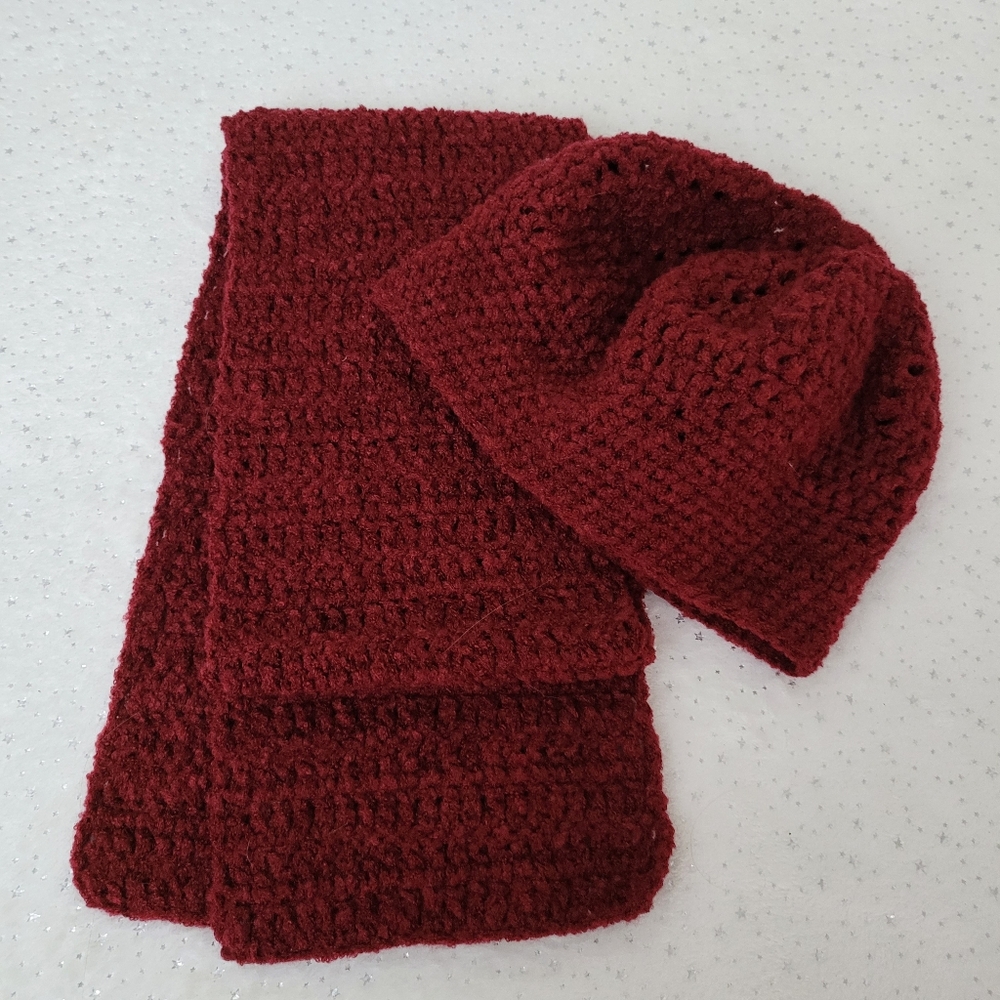 Handmade Crochet elegant Beret and Scarf set. - Picture 6 of 8
